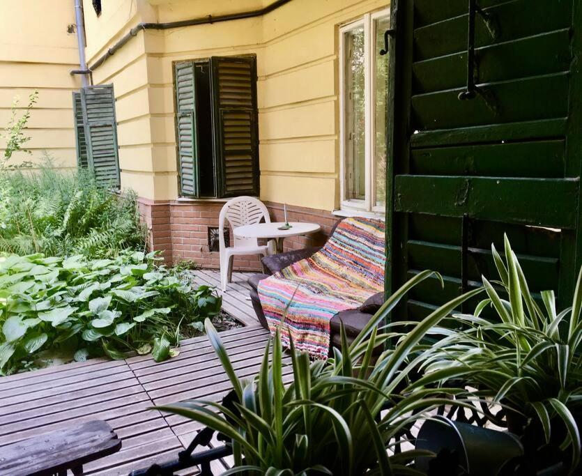 Vintage Studio Apartment, Garden And Free Parking Budapest Ngoại thất bức ảnh