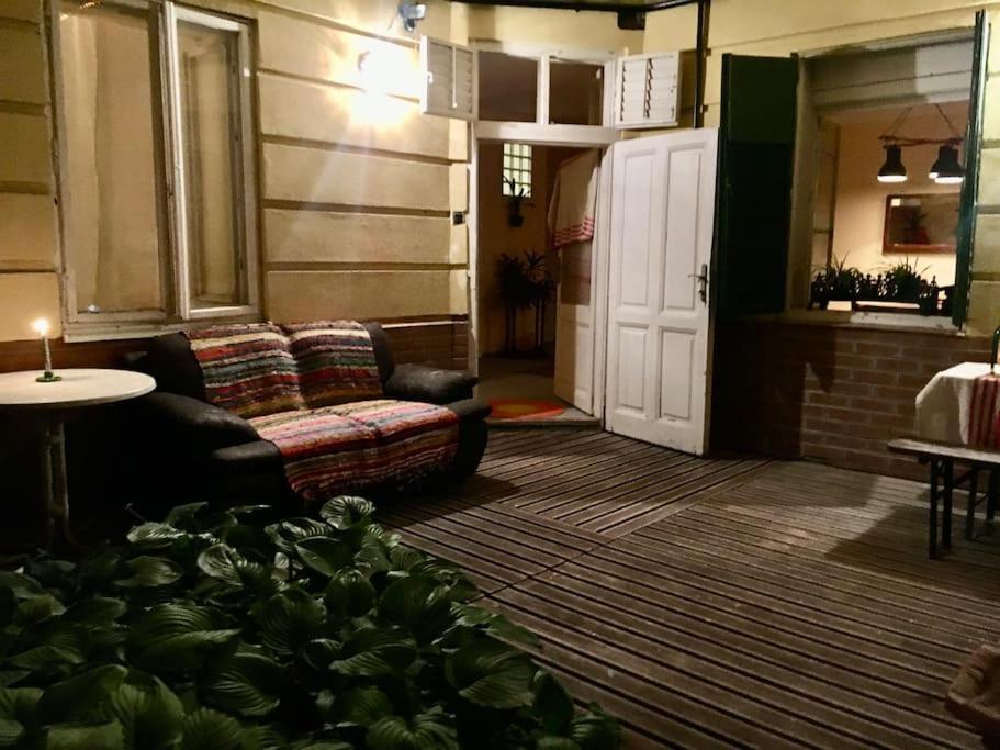 Vintage Studio Apartment, Garden And Free Parking Budapest Ngoại thất bức ảnh